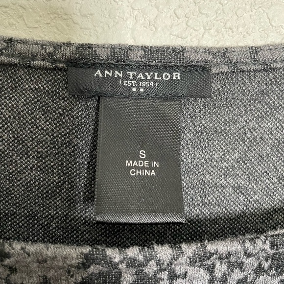 Ann Taylor Gray Snake Reptile Print Ruched Side Dress Small - Picture 2 of 6